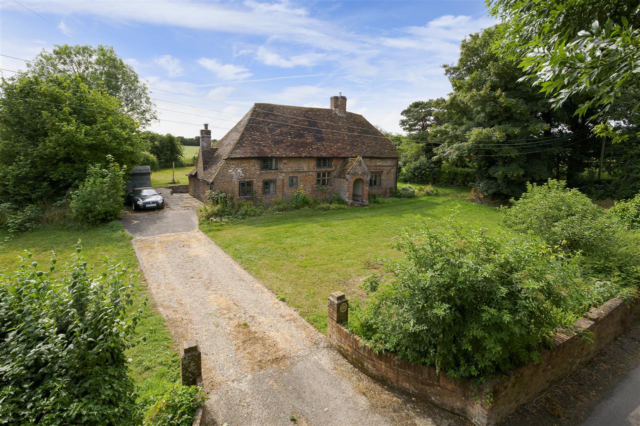 Dane Court & Barn Image
