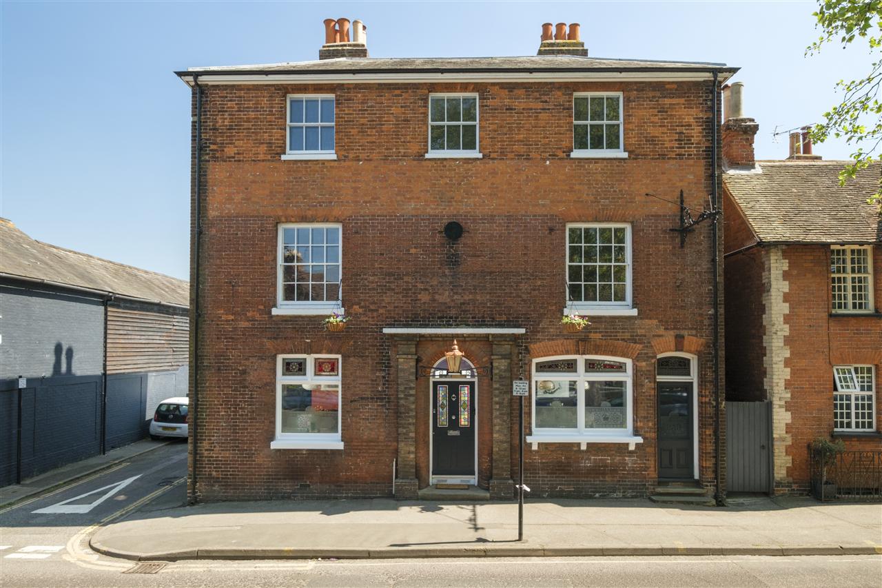 Crown & Anchor Image