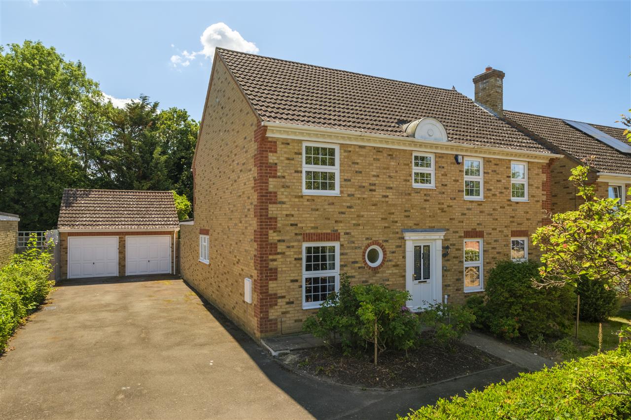 16 The Hedgerow Image