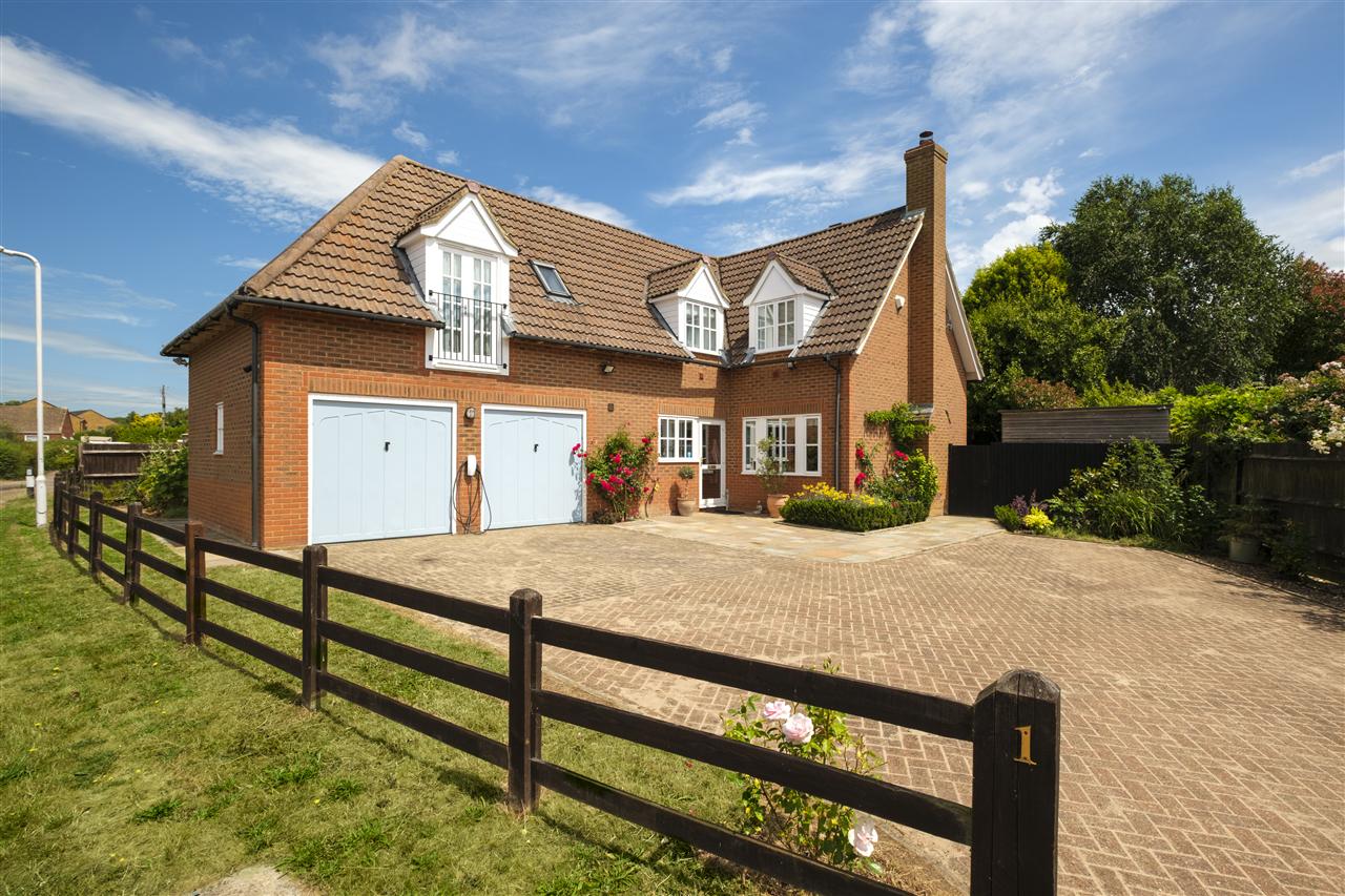 1 Weatherall Close Image