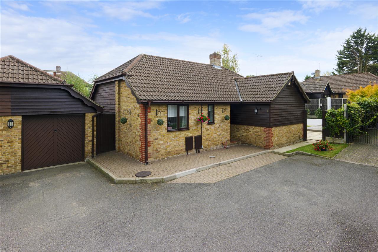 4 Crompton Gardens Image