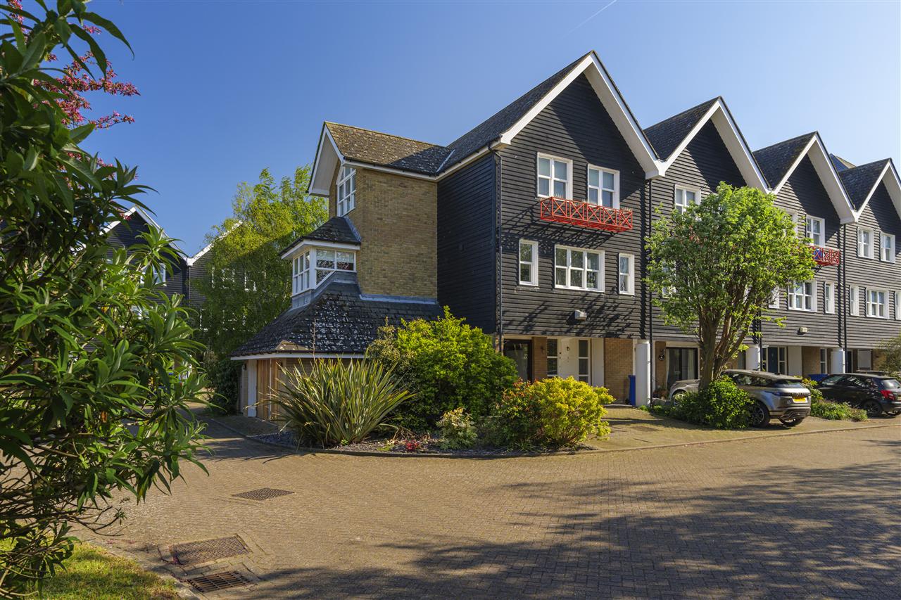 4 Faversham Reach Image