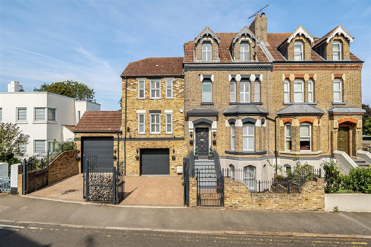 15 Elms Avenue Image